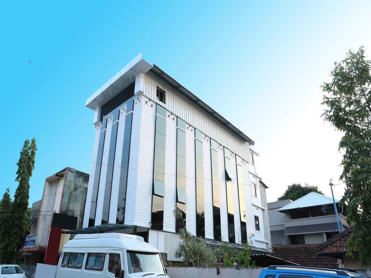 Hotel Qube Kochi Exterior foto